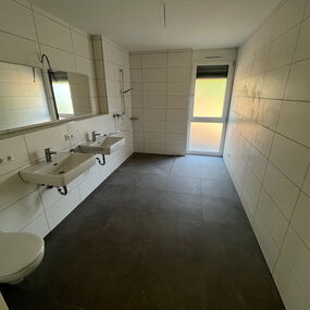 Neubau Mehrfamilienhaus Massivbau versetzte Ebenen Engen Hegau Architekt Höner