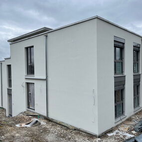 Neubau Mehrfamilienhaus Massivbau versetzte Ebenen Engen Hegau Architekt Höner