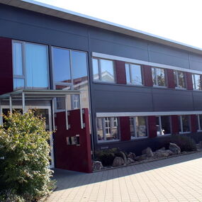 Neubau Verwaltungs- und Produktionsgebäude mit Krankengymnastikpraxis