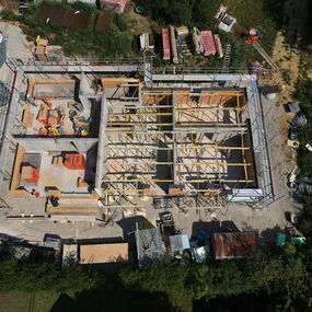 Neubau Mehrfamilienhaus Massivbau versetzte Ebenen Engen Hegau Architekt Hoener