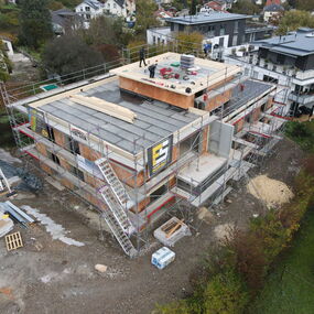 Neubau Mehrfamilienhaus Massivbau versetzte Ebenen Engen Hegau Architekt Hoener