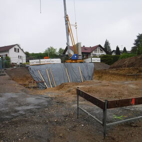 Neubau Mehrfamilienhaus Massivbau versetzte Ebenen Engen Hegau