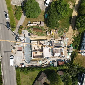 Neubau Mehrfamilienhaus Massivbau versetzte Ebenen Engen Hegau
