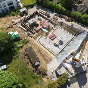 Neubau Mehrfamilienhaus Massivbau versetzte Ebenen Engen Hegau