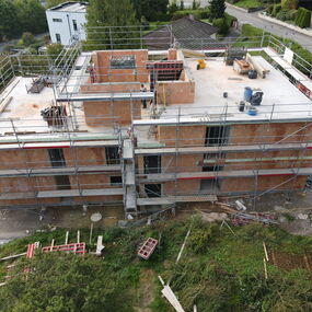 Neubau Mehrfamilienhaus Massivbau versetzte Ebenen Engen Hegau Architekt Hoener