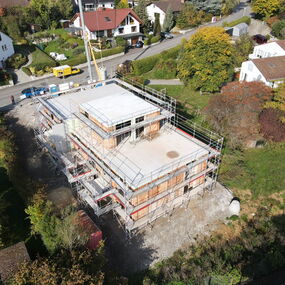 Neubau Mehrfamilienhaus Massivbau versetzte Ebenen Engen Hegau Architekt Hoener