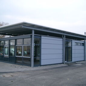 Neubau Pfortengebäude und überdachter Fahrradabstellplatz