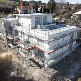 Neubau Mehrfamilienhaus Massivbau versetzte Ebenen Engen Hegau Architekt Höner