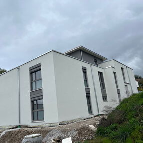 Neubau Mehrfamilienhaus Massivbau versetzte Ebenen Engen Hegau Architekt Höner