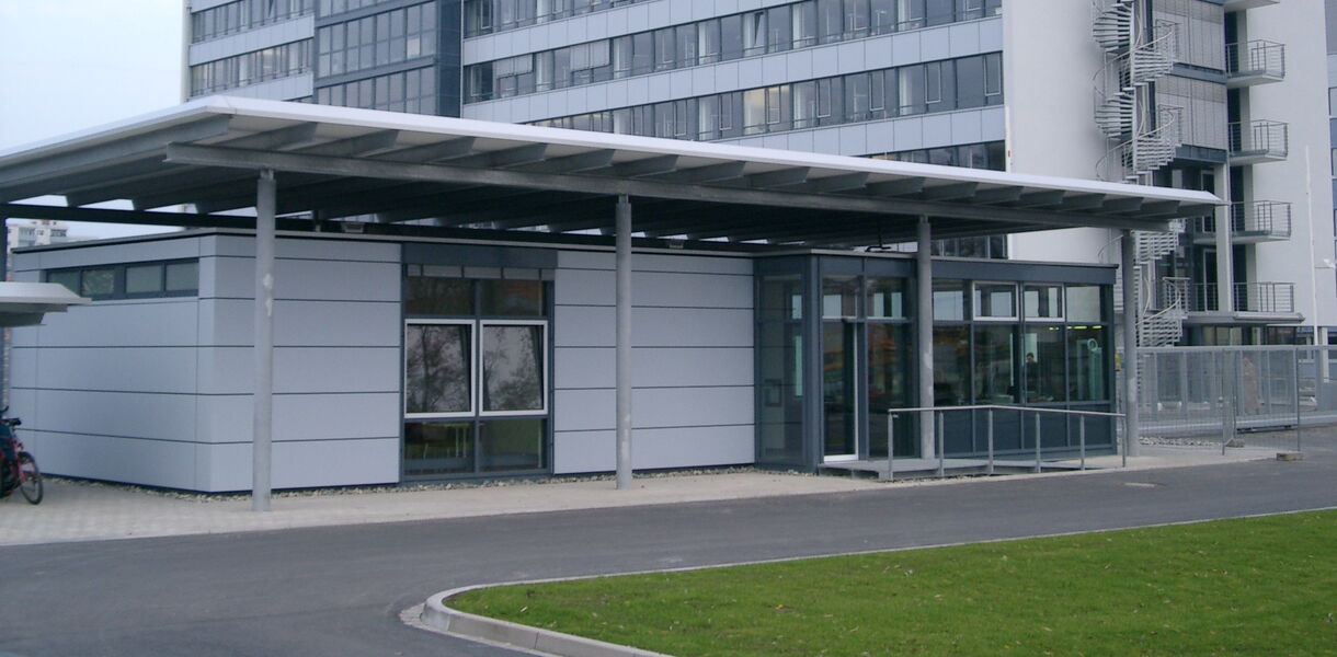 Neubau Pfortengebäude und überdachter Fahrradabstellplatz