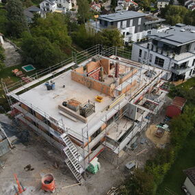 Neubau Mehrfamilienhaus Massivbau versetzte Ebenen Engen Hegau Architekt Hoener