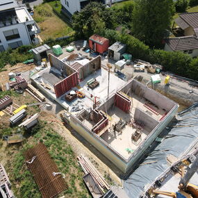 Neubau Mehrfamilienhaus Massivbau versetzte Ebenen Engen Hegau