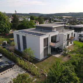 Neubau Mehrfamilienhaus Massivbau versetzte Ebenen Engen Hegau Architekt Höner
